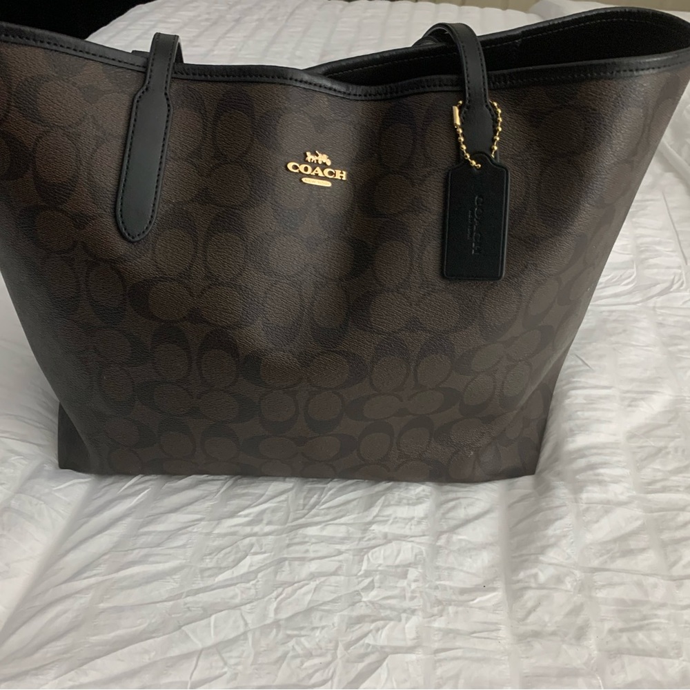Coach City Tote in Signature Canvas